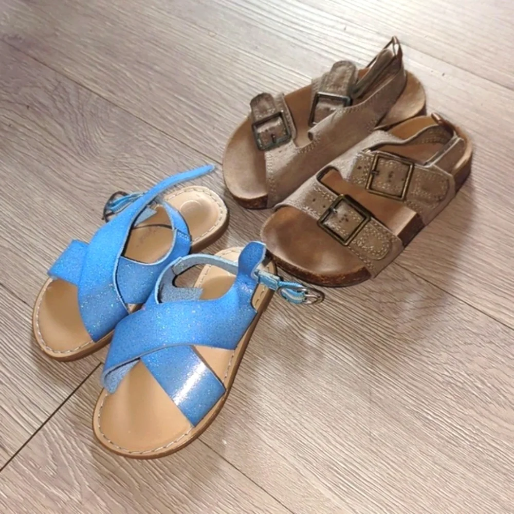♥️5/$25  2 Pair Girl Size 6 Sandal Shoes